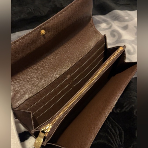 V.G.U.C Louis Vuitton Ebene Sarah Wallet, Does not SNAP‼️ - Picture 4 of 7